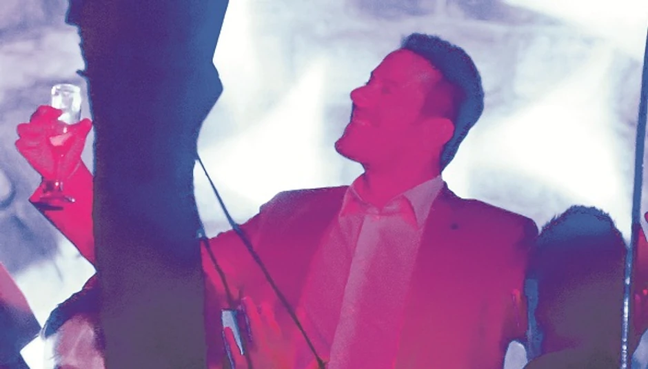 Veseli mladoženja: Vlado Georgiev nazdravlja nakon što je obelodanio da je sve bilo šala