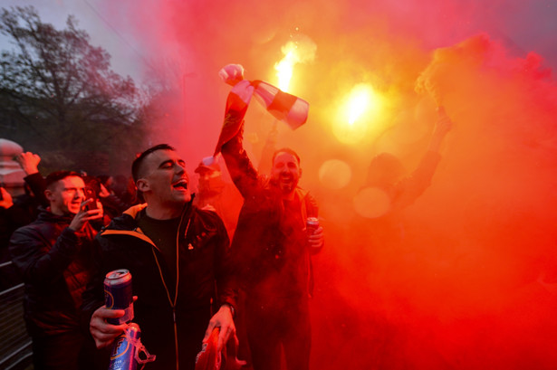 Kibic Liverpoolu w stanie krytycznym. Został zraniony nożem. Policja zatrzymała dwóch Włochów