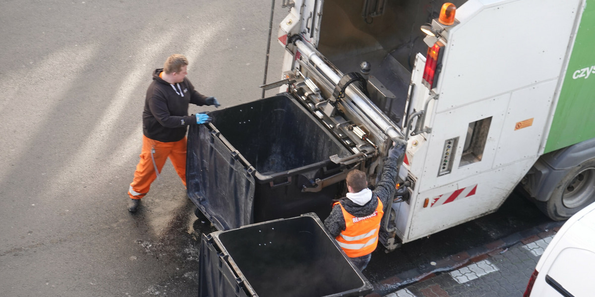O 150 proc. więcej zapłacą od lipca mieszkańcy Zelowa za wywóz odpadów. Podbełchatowska gmina podnosi stawki z 14 do 35 zł od osoby.