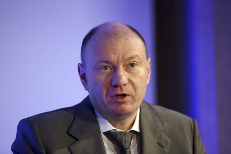 <b>8. Majątek Vladimira Potanina 'Forbes' wycenił na 12,6 mld dolarów, co daje mu 86. miejsce na liście najbogatszych. </b>

Potanin jest byłym wicepremierem i udziałowcem spółki Norylski Nikiel. Na początku lat 90. założył spółkę Interros, poprzez którą wziął udział w grabieżczej prywatyzacji jaka miała miejsce za prezydentury Borysa Jelcyna. Do 2008 r. prowadził interesy wspólnie z innym oligarchą Michaiłem Prochorowem.