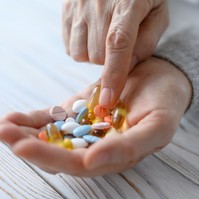 Meghalt egy 37 éves nő, mert túl sok étrend-kiegészítőt szedett az ízületi gyulladására