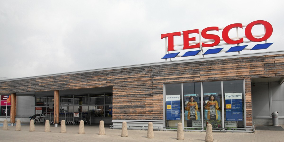 Tesco zlikwiduje w Polsce kolejne 13 sklepów. Zagrożone likwidacją jest 2200 stanowisk pracy