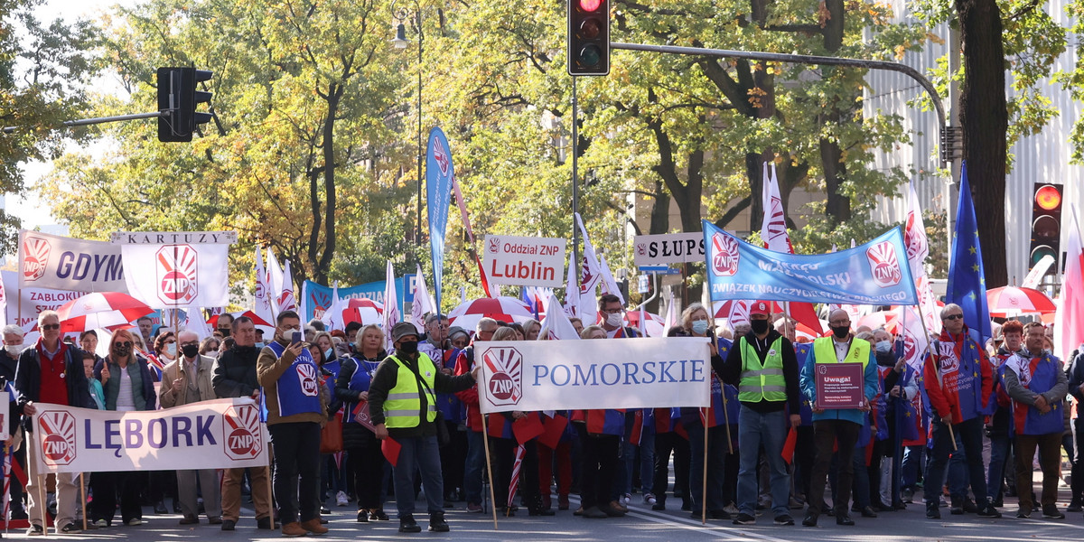 Nauczyciele wyszli na ulicę. Wielka manifestacja w Warszawie