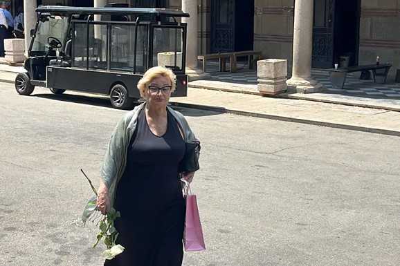 "MOJ UNUK LUKA JE AUTISTIČAN, TRETIRA SE KAO DEČAK SA ZAOSTATKOM U RAZVOJU" Naša pevačica prvi put o nasledniku i borbi: "Muž mi je nepokretan, ćerka mi ima cerebralnu paralizu"