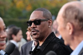 Vanbračna ćerka Edija Marfija sada je TRANS MUŠKARAC i nećete verovati kako izgleda: Glumac je dobio u STRASTVENOJ AFERI SA POZNATOM PEVAČICOM, priznao je tek posle DNK testa