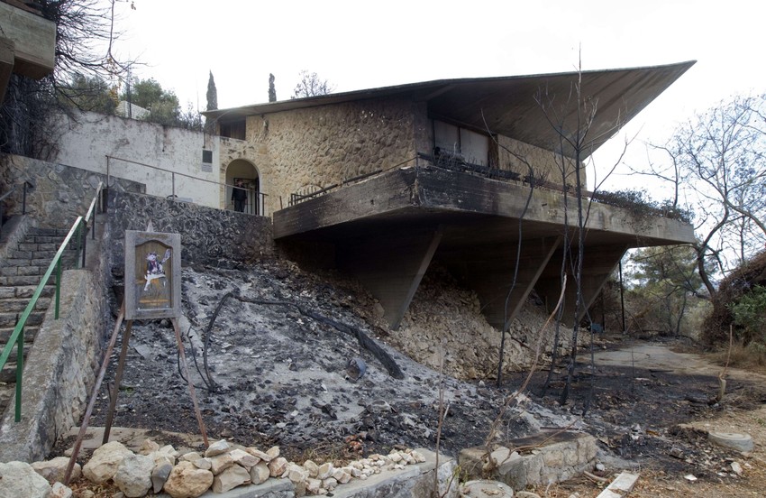 U požaru na planini Karmel poginule su 42 osobe i uništena su 74 objekta.