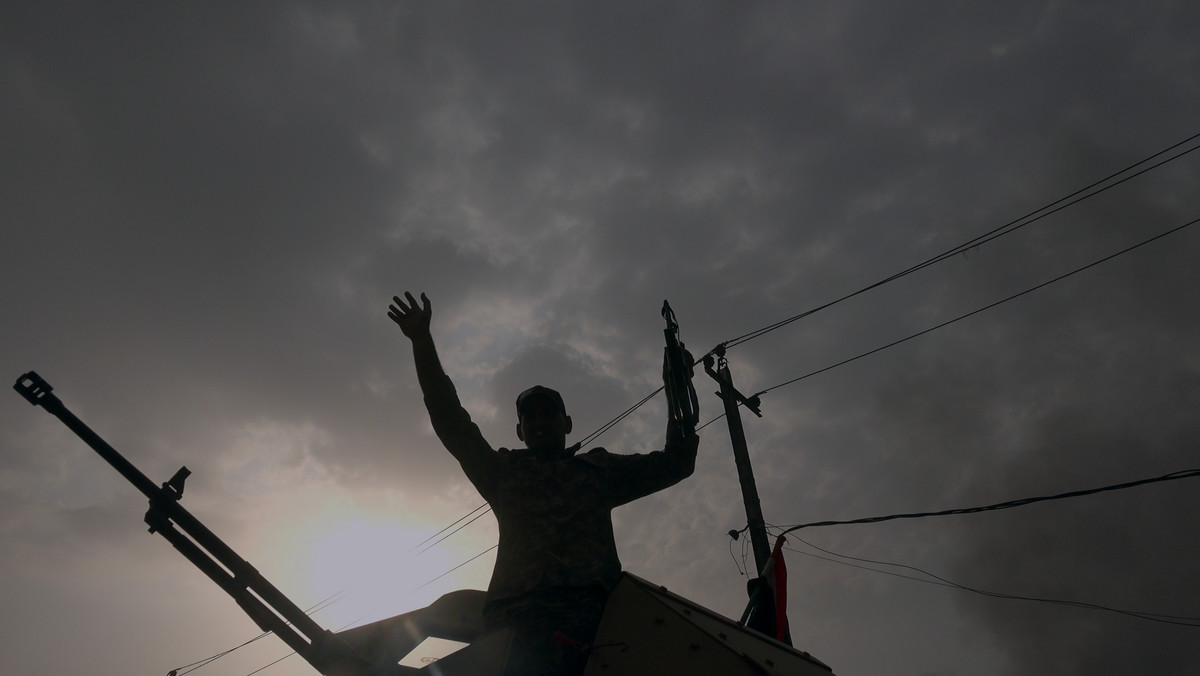 Film dokumentalny "Syria: piekło na ziemi" ukazuje przyczyny i konsekwencje wojny domowej w Syrii, analizuje czynniki, które wpłynęły na wzmocnienie pozycji tzw. Państwa Islamskiego w tym regionie i kryzysu uchodźczego na Zachodzie. Reżyserami produkcji są nominowany do Nagrody Akademii Filmowej bestselerowy pisarz i scenarzysta Sebastian Junger oraz zdobywca nagrody Emmy Nick Quested.