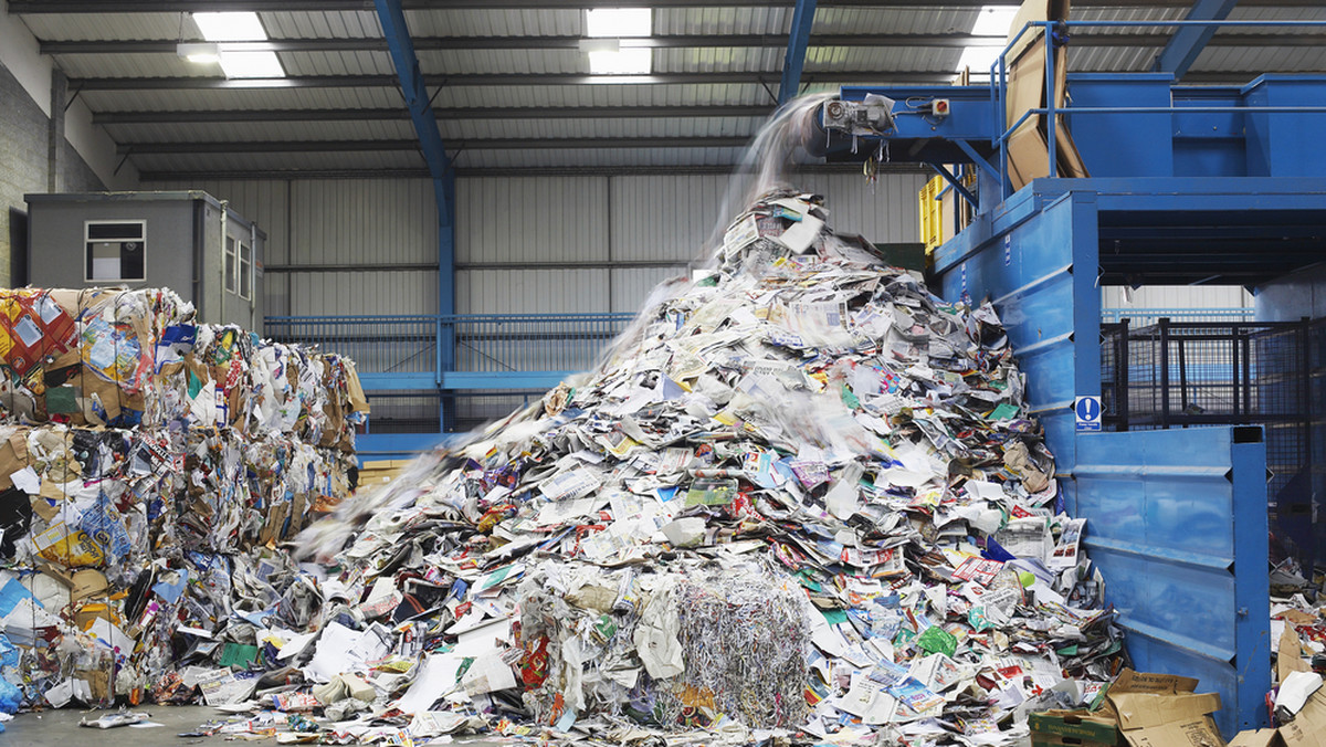 Polskie przedsiębiorstwa w bezpieczny sposób utylizują przywożone do kraju odpady niebezpieczne - zapewnił Główny Inspektor Ochrony Środowiska Andrzej Jagusiewicz. W 2013 r. do Polski trafiło z zagranicy 77 tys. ton odpadów niebezpiecznych.