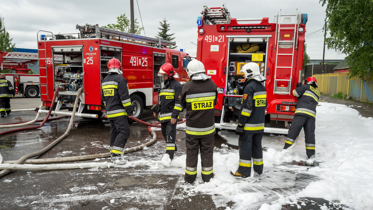 W Paterku, w gminie Nakło nad Notecią, dziś rano wybuchł pożar sortowni śmieci. Według informacji straży pożarnej, zapaliły się materiały składowane pod wiatą.