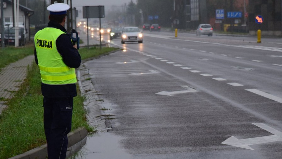 Najgorętszy okres tegorocznej akcji za nami, więc czas na pierwsze podsumowania. Niektóre statystyki są podobne do tych z zeszłego roku, m.in. liczba nietrzeźwych kierowców. Policjanci nie odpuszczają i zapowiadają kontrole na drogach.