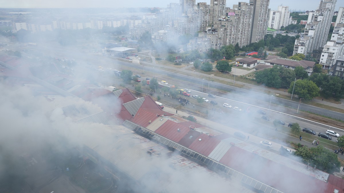 Ogroman požar u tržnom centru na Novom Beogradu