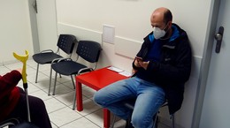 Los hospitales están a punto de estallar.  Un experto explica por qué están aumentando los casos de gripe, COVID-19 y RSV