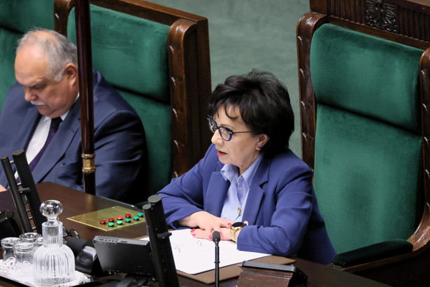 Elżbieta Witek ogłasza decyzję Sejmu, dotyczącą noweli ustawy o Sądzie Najwyższym