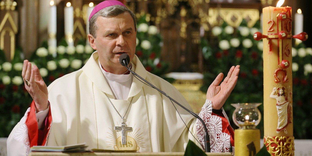 Wielkanoc 2022. Biskup Bronakowski o "pijackich obyczajach" w Polsce