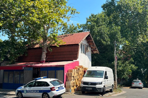 "NE MOGU DA VERUJEM, RAŠU SMO SVI VOLELI" Komšije sa Karaburme U SUZAMA I ŠOKU nakon što je Radivojevo (73) telo nađeno nago: Ruke mu bile VEZANE PERTLAMA?!