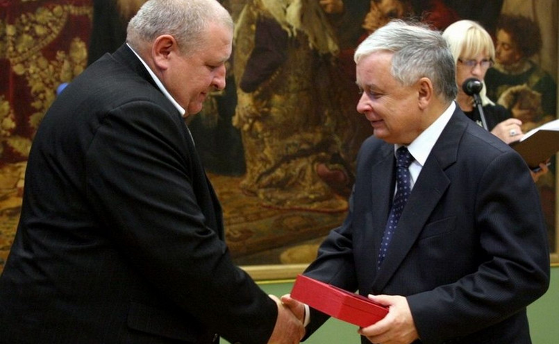 Lublin, rok 2008. Prezydent Lech Kaczyński przekazuje Krzyż Komandorski z Gwiazdą Orderu Odrodzenia Polski, nadany pośmiertnie Józefowi Franczakowi, na ręce jego syna, Marka Franczaka