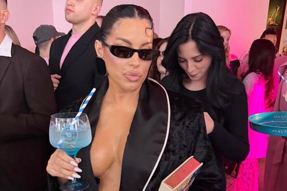 "NISAM JELA, TO MI STVARA NERVOZU" Seka Aleksić dovela liniju do savršenstva, smršala 7 kilograma i otkrila kome POKLANJA svoju odeću