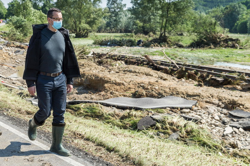 Mateusz Morawiecki w Hadlach Szklarskich, gdzie powódź wywołała ogromne zniszczenia