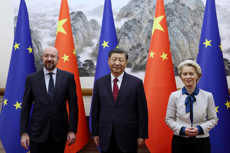 Xi Jinping, Ursula von der Leyen i Charles Michel przed 24. szczytem UE-Chiny w Pekinie, 7 grudnia 2023 r.
