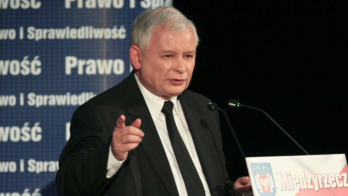 Jarosław Kaczyński zmienia zdanie na temat zjednoczenia prawicy i zapowiada, że wkrótce może ona nastąpić. Nie wyklucza też masowej demonstracji antyrządowej we wrześniu. O planach Prawach i Sprawiedliwości opowiadał podczas wystąpienia w Międzyrzeczu w Lubuskiem.