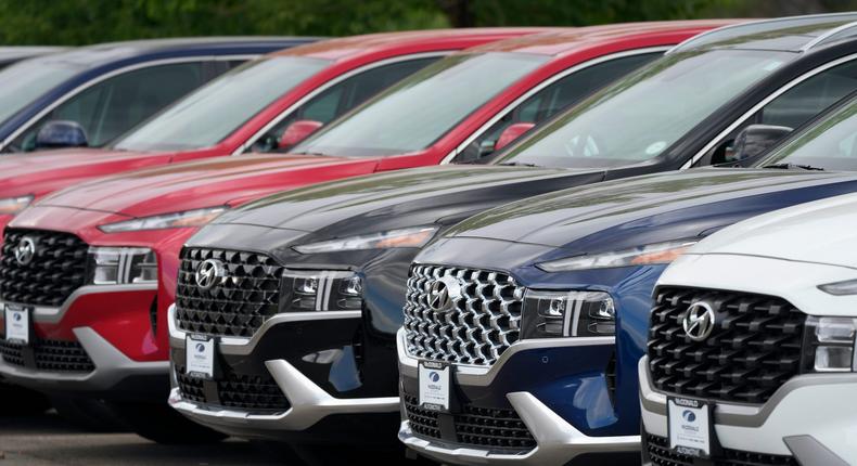 Hyundai SUVs at a car dealership.
