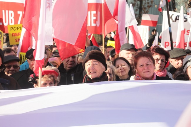 W liście odczytanym przez Adama Borowskiego do demonstrujących zwrócił się również przewodniczący NSZZ 