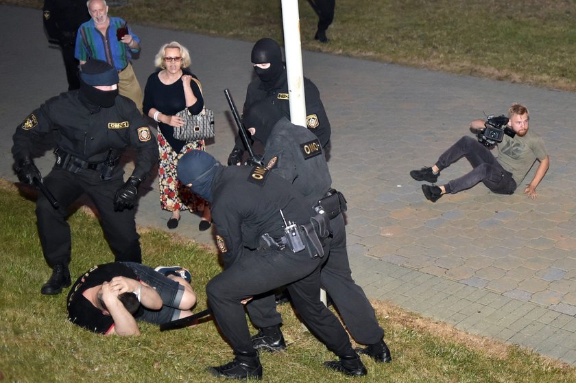 Niespokojna noc na Białorusi po wyborach. Tłumy protestujących na ulicach