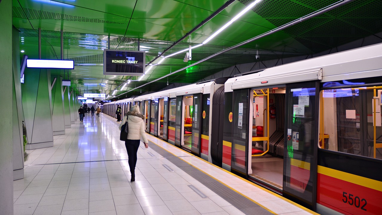 Pożar w warszawskim metrze. Prokuratura wszczyna śledztwo