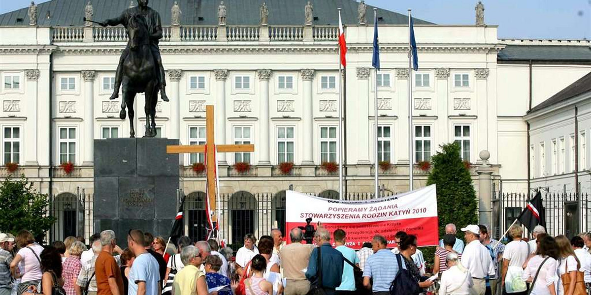 PiS zbada przyczyny śmierci obrońcy krzyża?