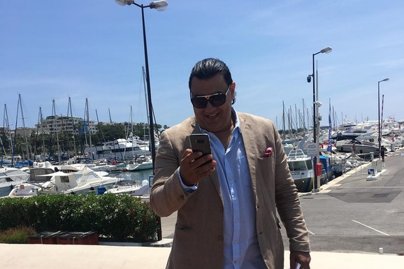 "KAŽEM DA SAM ZARADIO 370 EVRA" Pevač se obogatio pevajući na romskim svadbama, otkrio gde se zgrće pravo bogatstvo: "Cela estrada je bila tu, točio se najskuplji šampanjac"