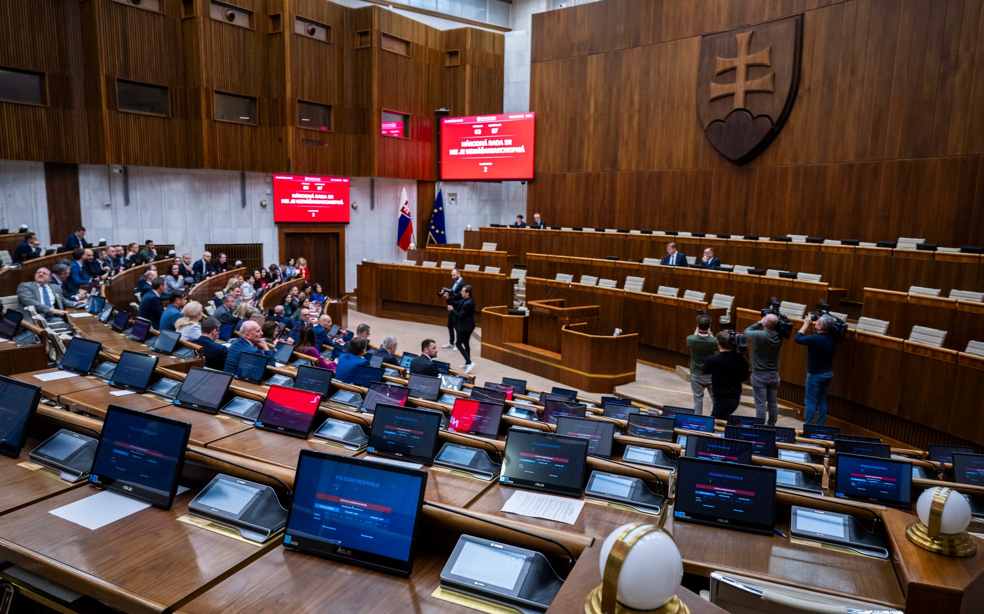 Mimoriadna schôdza k odvolávaniu ministra životného prostredia Tomáša Tarabu.