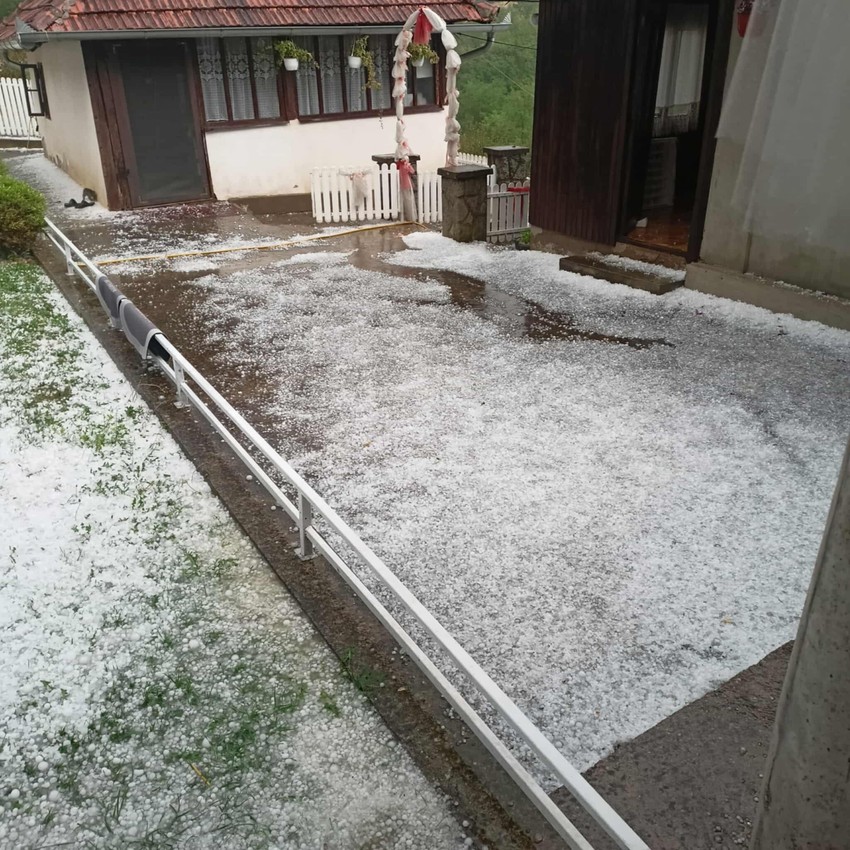 Zabelela se dvorišta u Topoli nakon grada