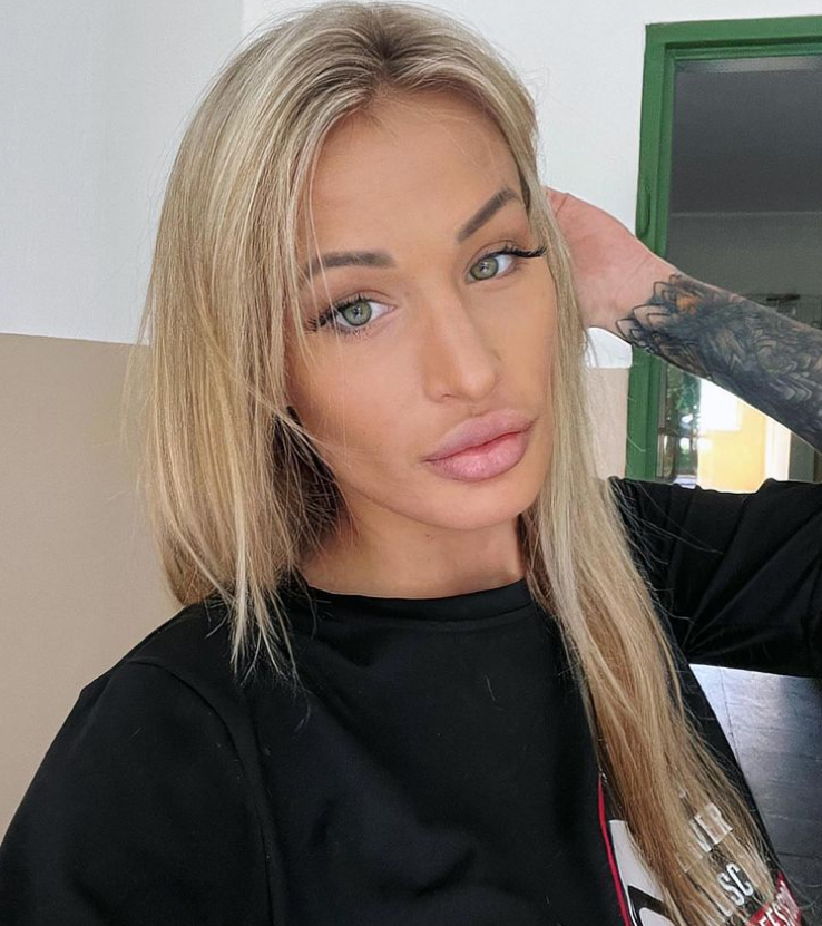 Česká pornoherečka Daisy Lee. 