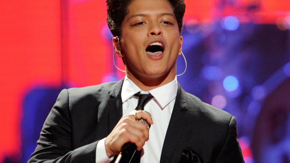 Bruno Mars opublikował singiel "Locked Out of Heaven".