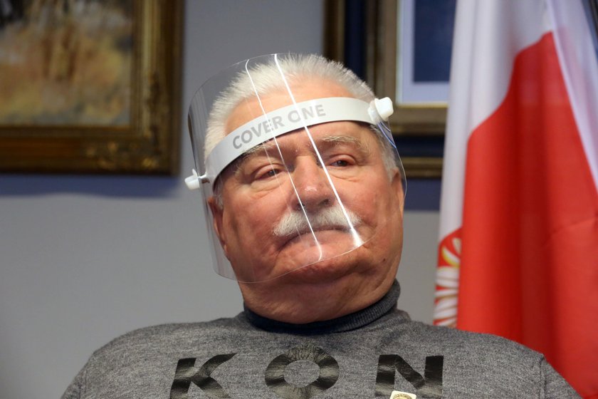 Lech Wałęsa w trakcie wywiadu z Faktem