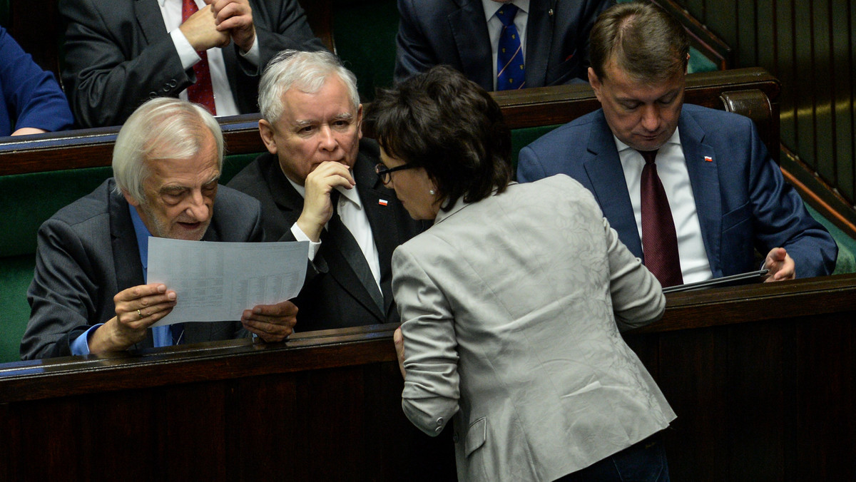 25 proc. badanych twierdzi, że ich poglądy i interesy najlepiej reprezentuje PiS; na Nowoczesną wskazało 14 proc., a na znajdującą się na trzecim miejscu PO - 10 proc. - wynika z najnowszego sondażu CBOS.