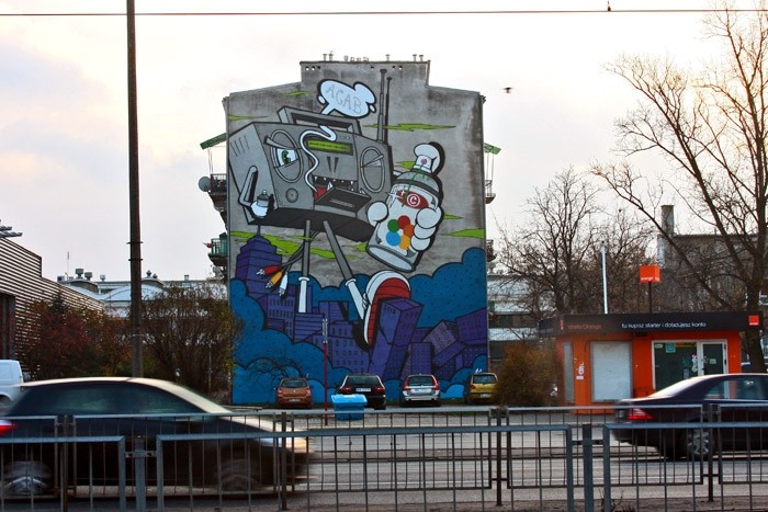 Boombox - Warszawa, ul. Karczewska 33 (widoczny z ul. Grochowskiej).