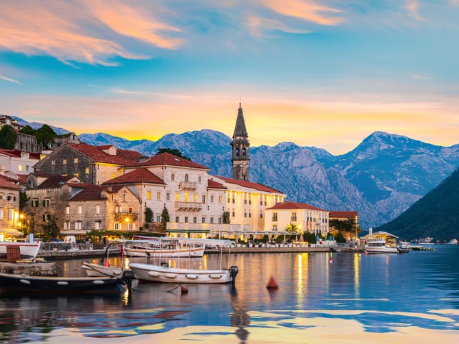 Perast je stari gradić-muzej gde svaka uličica, kuća, stepenik, kamen ima svoju priču i istoriju