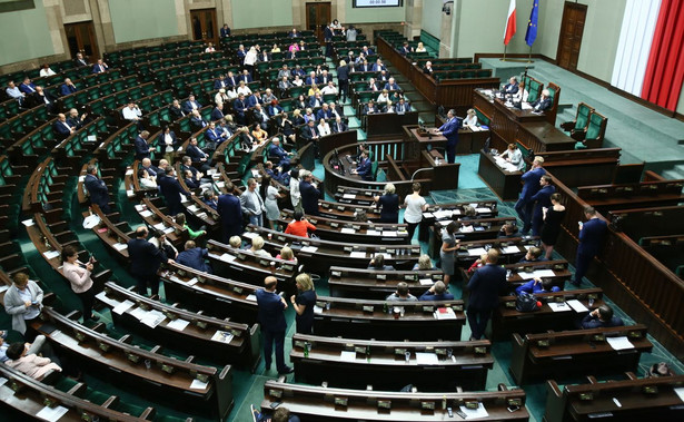 Minimalna stawka godzinowa za pracę w górę. Sejm przyjął ustawę