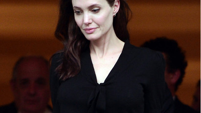 Még mindig aggasztóan csontsovány Angelina Jolie
