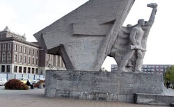 W Dąbrowie Górniczej zdemontują dwa pomniki ku czci żołnierzy Armii Czerwonej