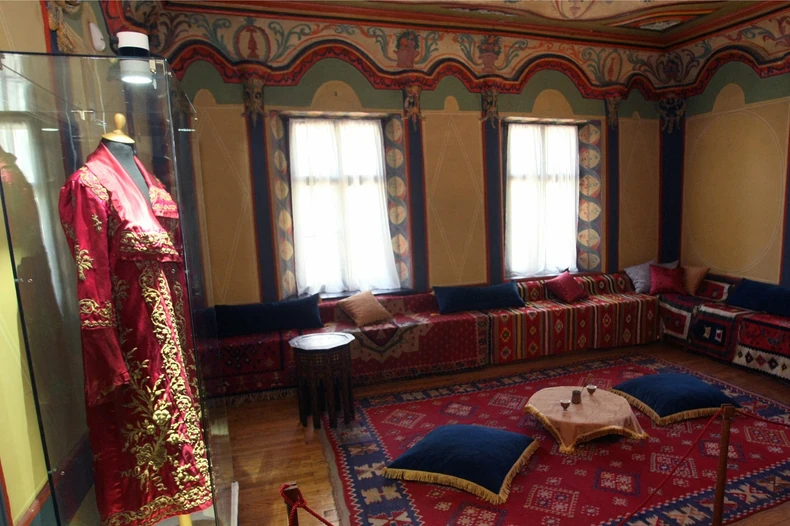 Pank portreti, dinastija-istorija-mit i knez Miloš u stripu