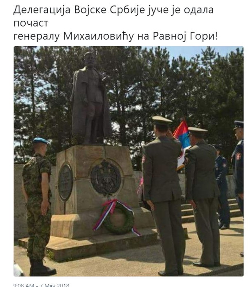 Fotografija vojnika u uniformi koji odaju pomen Draži pojavila se na Tviteru