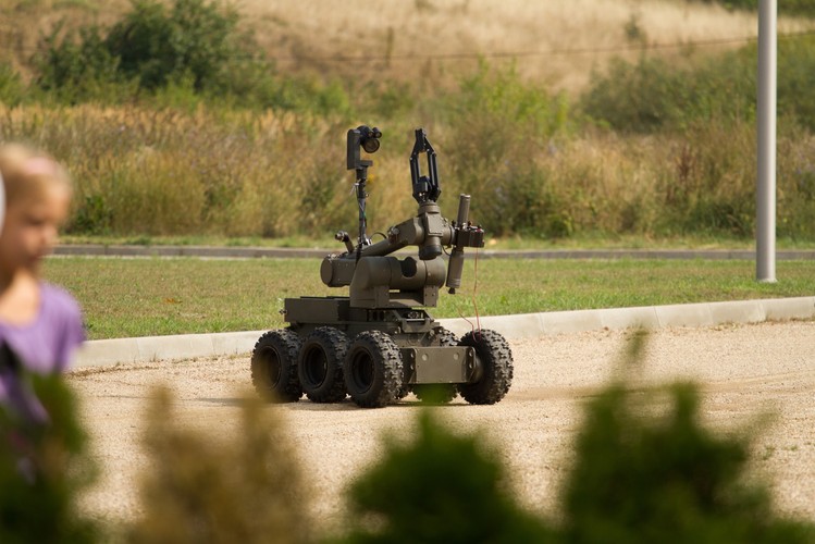 European Rover Challenge 2015, Pokaz robota wojskowego. <br>
<a href='http://forsal.pl/galerie/878755,zdjecie,1,parada-robotow-2015-oto-polskie-maszyny-przyszlosci-zdjecia.html'>Zobacz też inne konstrukcje na paradzie robotów 2015 </a><br><br>fot. (cat) PAP/Michał Walczak