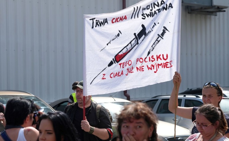 Antyszczepionkowcy stosują quasi terrorystyczne metody. Są wyjątkowo słabi"  - Dziennik.pl