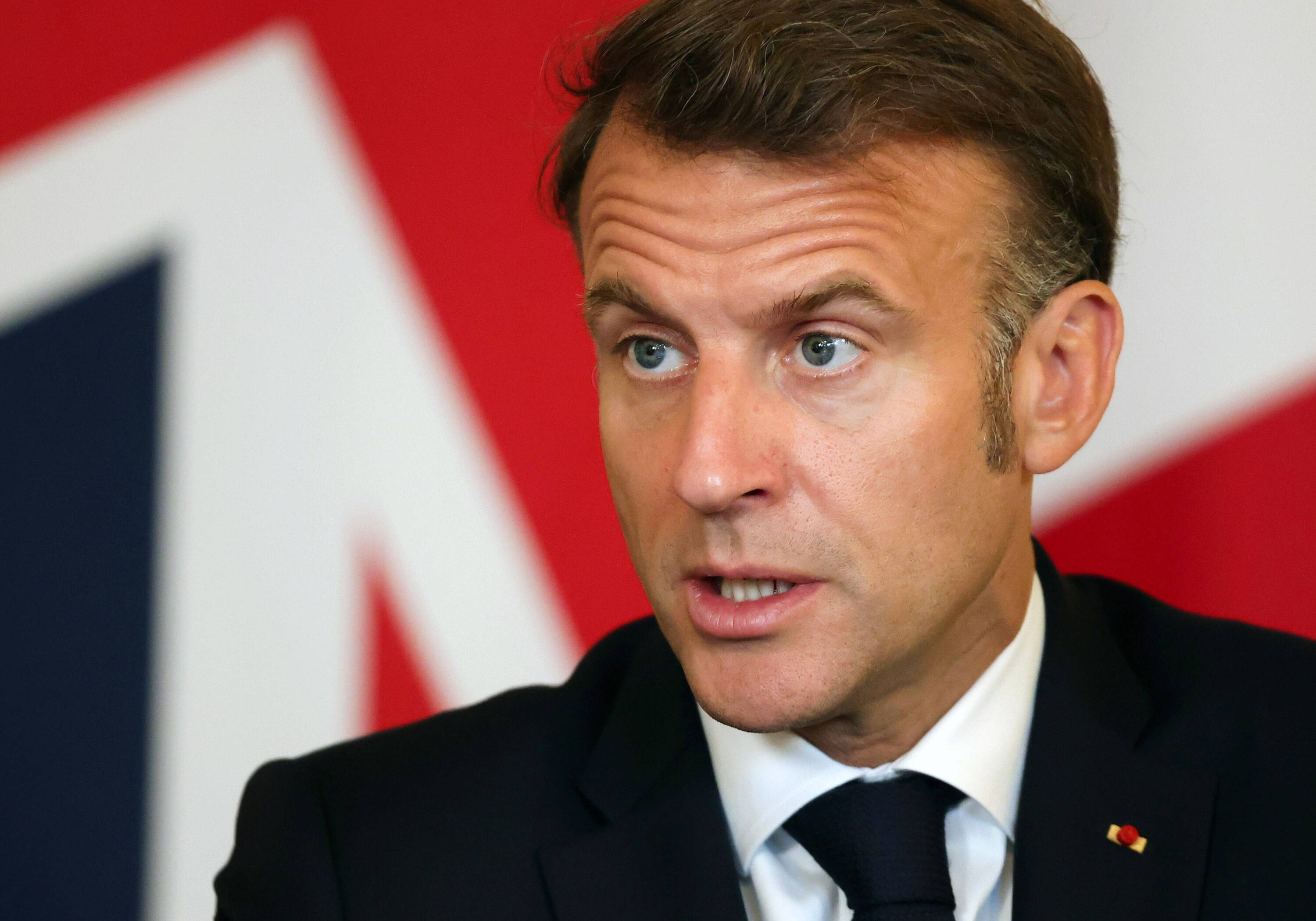 Macron wzywa UE do odwetu za cła Trumpa. Niemcy ostrzegają