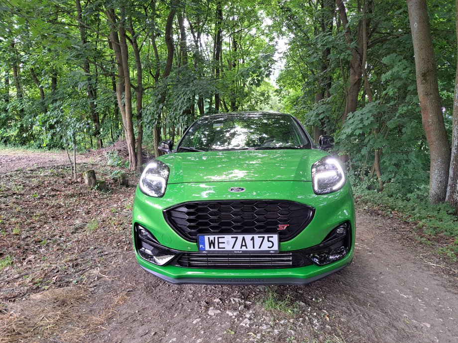 Ford Puma ST - wyróżnia go charakterystyczny przód. Pewnie nie każdemu się spodoba, ale przecież o gustach nie dyskutujemy.