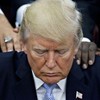 Donald Tramp tokom jedne od molitvi u Beloj kući | Foto: Andrew Harrer/Bloomberg via Getty Images