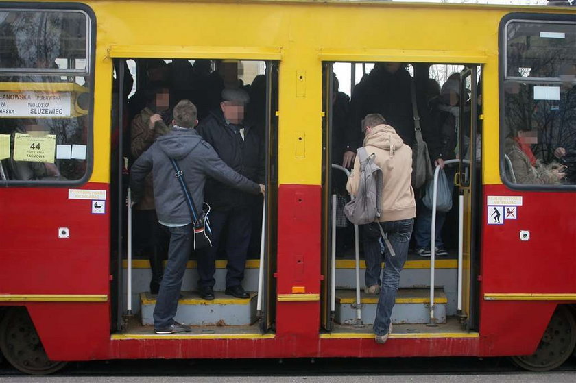 Tłok na przystanku Wierzbno