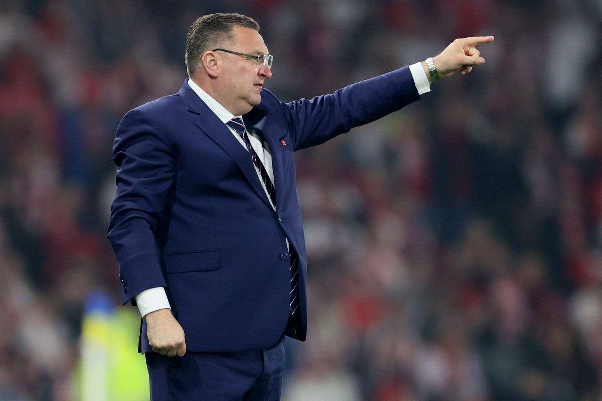 Trener piłkarskiej reprezentacji Polski Czesław Michniewicz przed meczem towarzyskim ze Szkocją